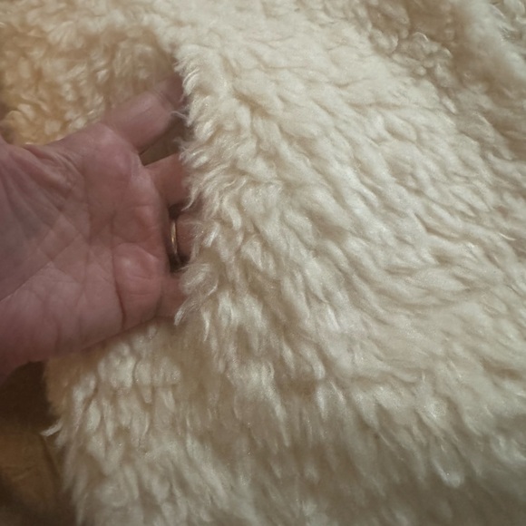 She + Sky Beige Faux Fur  Cosy Vest EUC Size Large - Picture 3 of 8